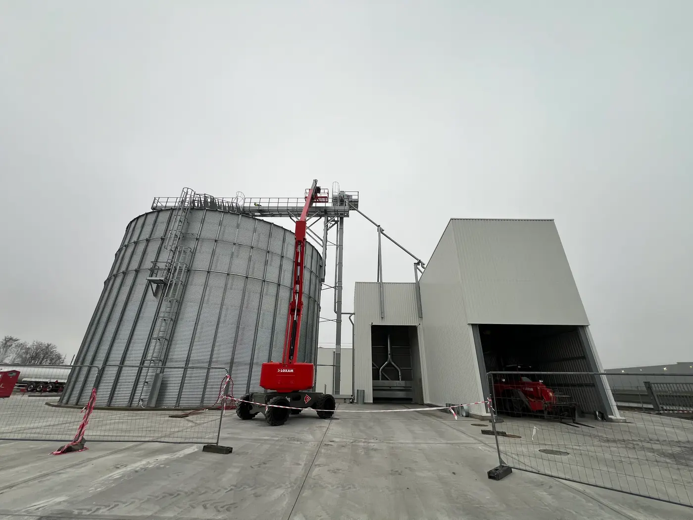 Cellule de stockage de pellets, installation électrique complète